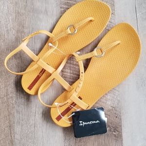NWT - Ipanema t-strap sandals